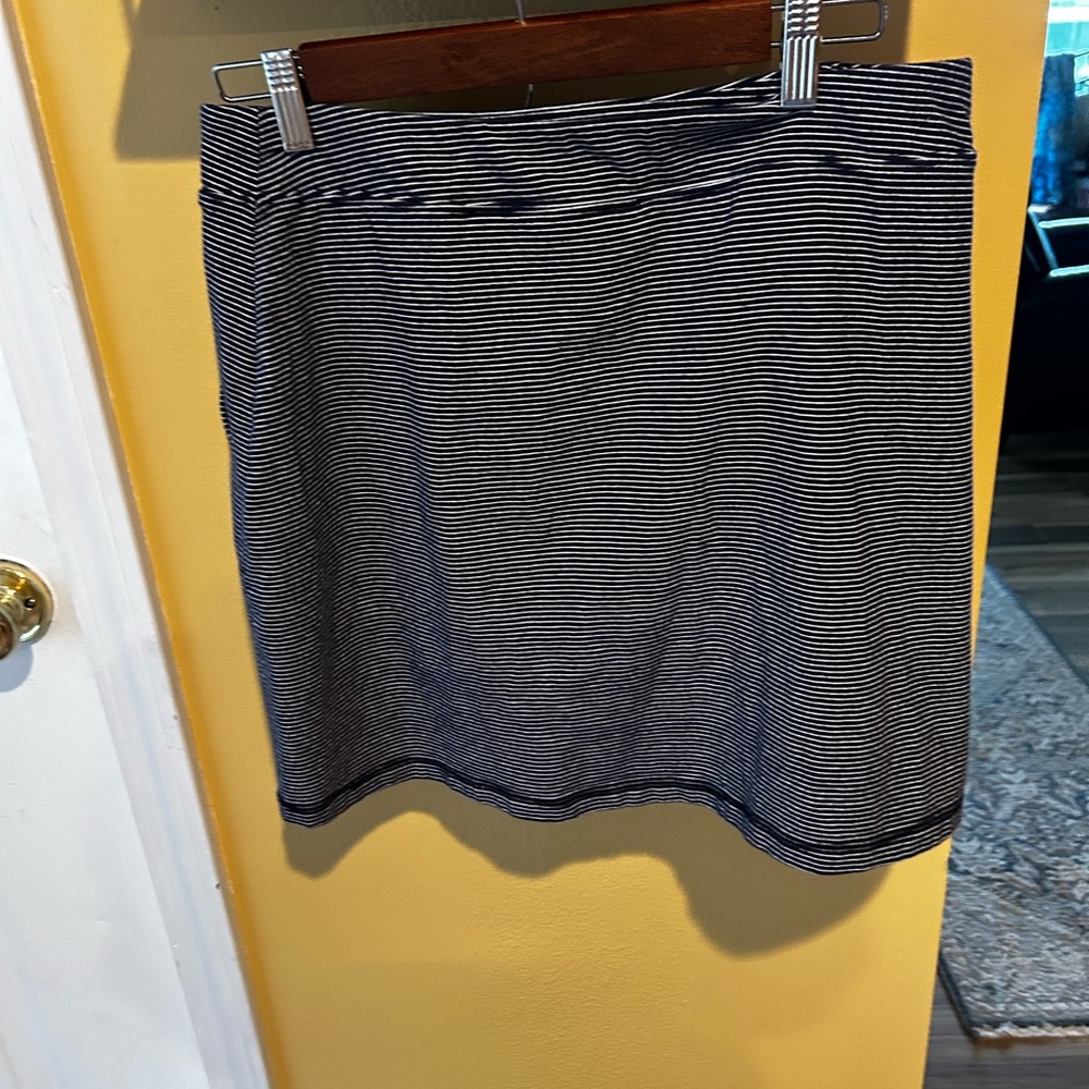 Talbots size 12p skort navy/white